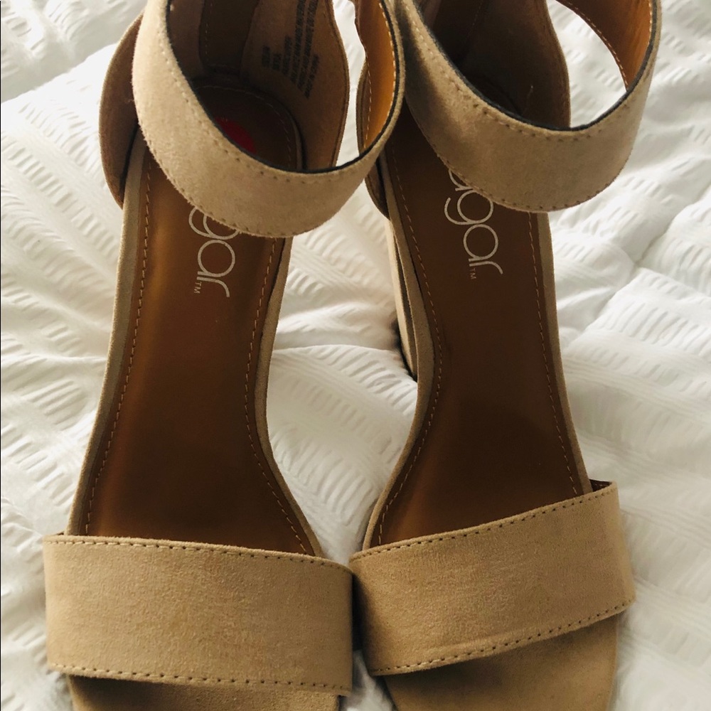 Cream open toe heels - Picture 2 of 4